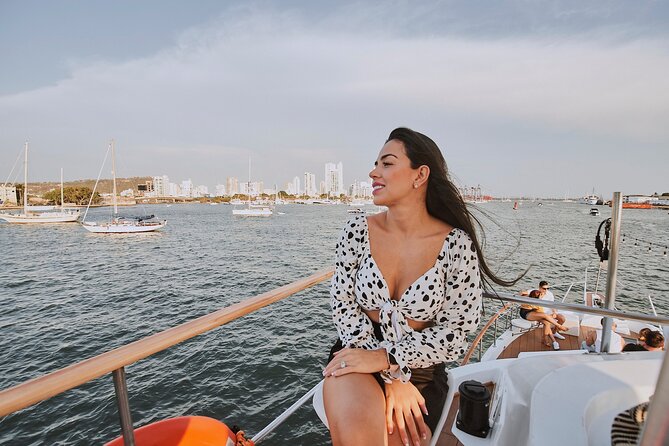 Sibarita Master 85' luxury 90 min Sunset Tour Open Bar - Who Should Consider This Tour?