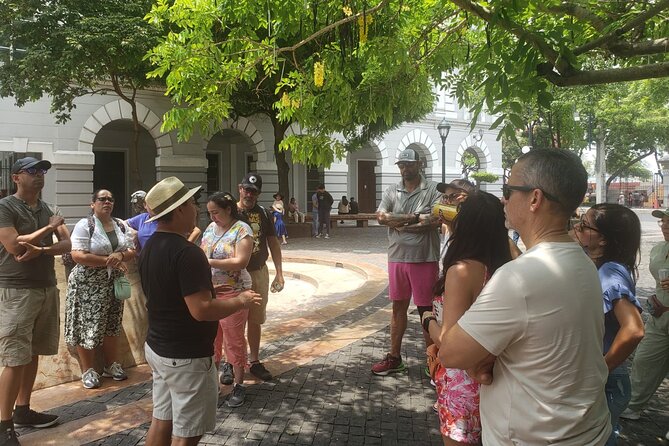 Walking through the City of Guayaquil - Transportation and Group Size