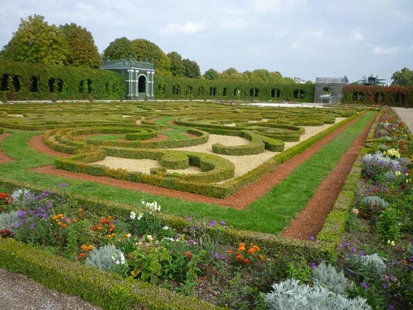 Vienna: Schönbrunn Skip the Line Palace Tour and Gardens - Discover the Beauty of Schönbrunn Palace and Gardens in Vienna