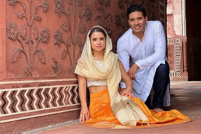 Agra Sightseeing Tour All Inclusive - Visiting the Taj Mahal: Iconic and Impressive