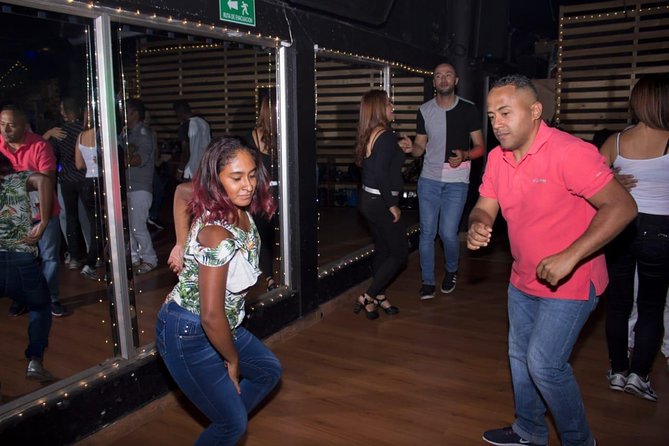 Face-to-face dance classes in Bogotá. La Candelaria - The Real Value of These Dance Lessons