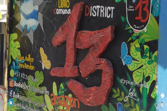 Private Tour in Comuna 13 with cable car (culture, street art and graffiti) - Authenticity and Value