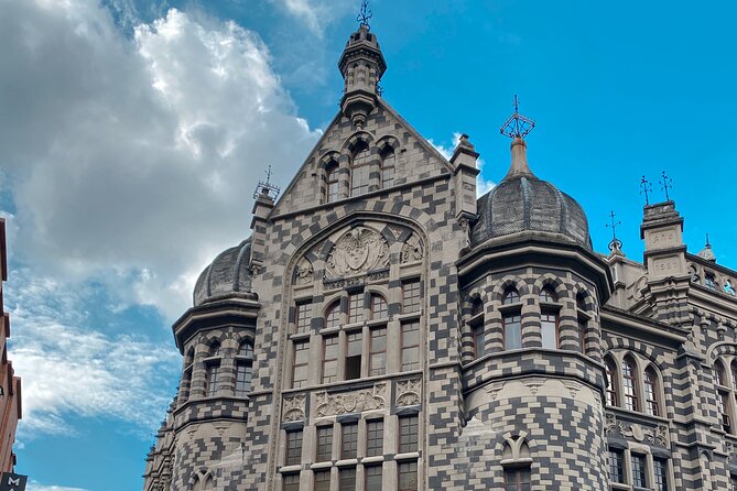 Downtown Medellin, Pueblito Paisa, and Comuna 13 Private Tour - An In-Depth Look at the Downtown Medellín, Pueblito Paisa, and Comuna 13 Private Tour