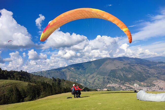 Go Paragliding in Medellín with private transporter service - Starting Point and Transportation