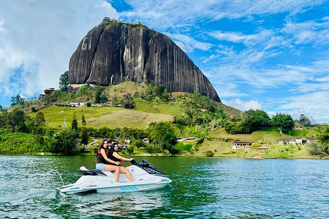 Jetskiing in Guatapé Antioquia - Key Points