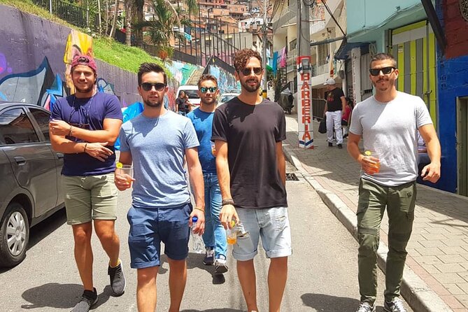 Guided Tour of Comuna 13 Medellín with Snacks Included - Key Points