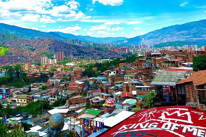 Commune 13 Private Tour History, Graffitour Snacks included - What the Tour Feels Like