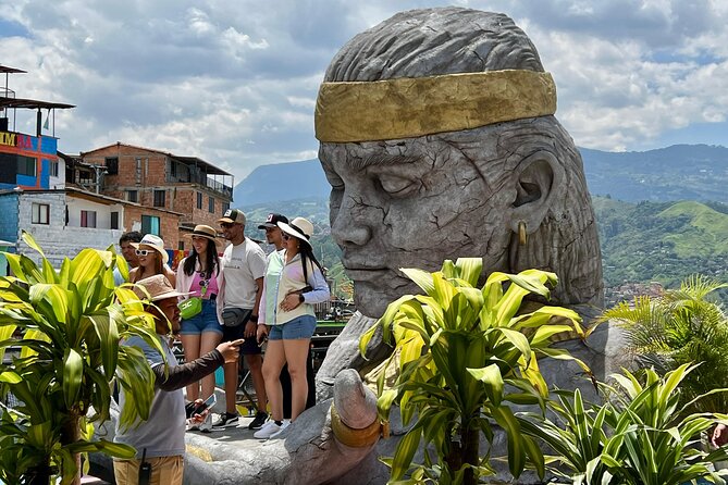 Commune 13 Private Tour History, Graffitour Snacks included - Key Points