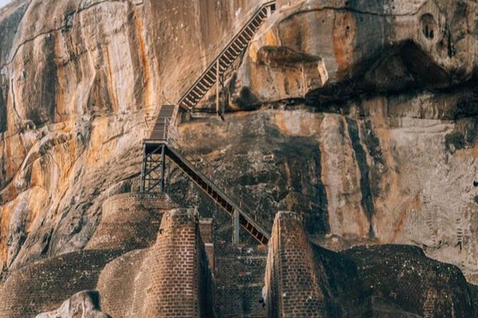 Colombo to Sigiriya and Dambulla Day Tour - Key Points