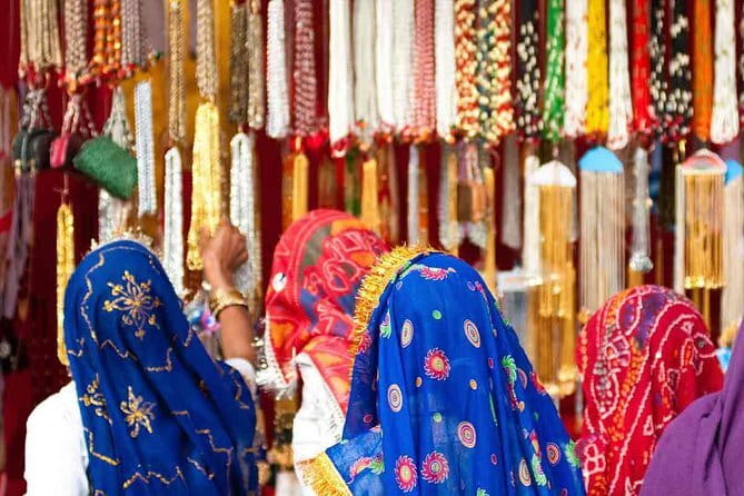Half Day Jaipur Shopping Tour With Local Shopping Consultant - Who Should Consider This Tour?