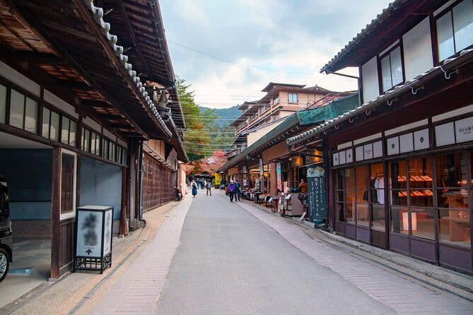 Full Day Hiroshima and Miyajima Tour - Tour Guide and Group Size