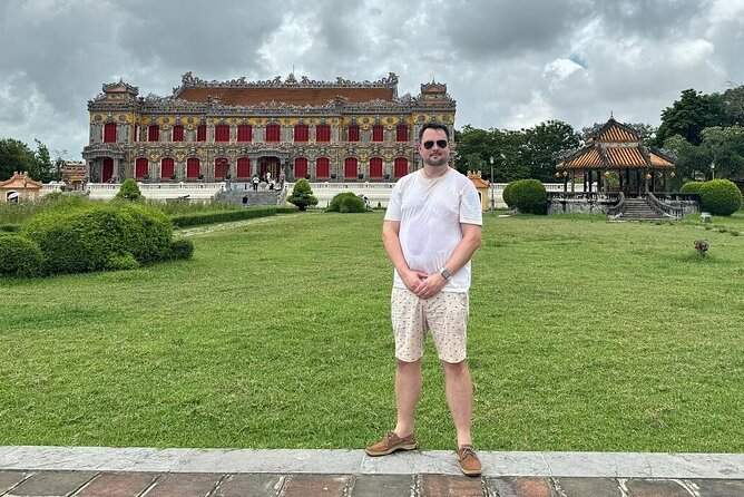 Full-Day Hue Imperial Tour from Da Nang/Hoi An via Hai Van Pass - Savoring Local Flavors at a Garden Restaurant