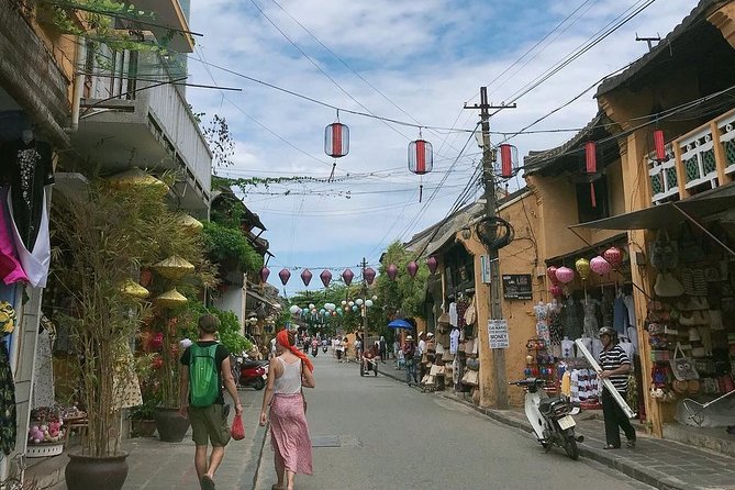Lantern Making Class &Hoi An Walking Tour in Morning or Afternoon - Exploring Hoi An’s Old Town with a knowledgeable guide