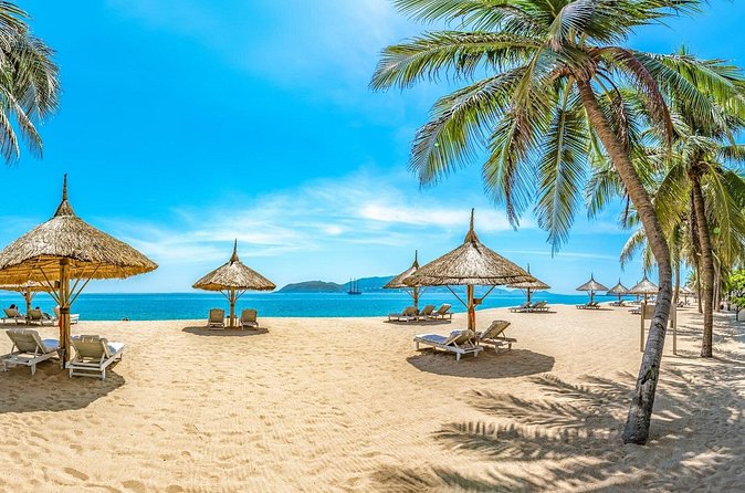 Coral Reef Snorkeling and Floating Bar Party from Nha Trang - Food and Beverage Experience