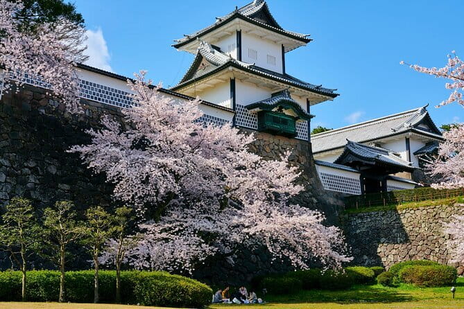 Full Day Tour to the Historical Castle Town of Kanazawa - Discover the Charm of Kanazawa: A Full-Day Tour of Its Most Iconic Sites