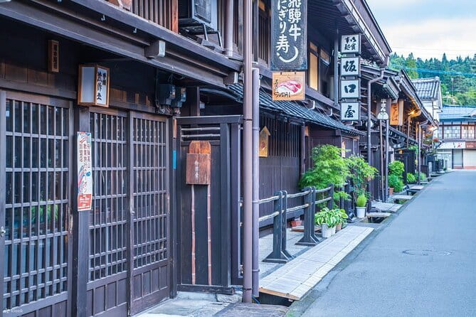 Hida Takayama Shirakawa-go Gassho Village Day Trip in Nagoya - Key Points
