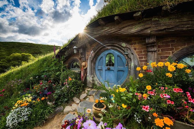 Middle Earth Private Tour from Tauranga Cruise Port. Tickets incl - A Closer Look at the Middle Earth Private Tour