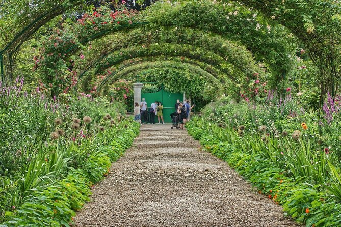 From Paris: discovery of Monet's house and its gardens in Giverny - Key Points