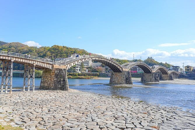 Kintai Kyo Bridge and Iwakuni Castle with Local Guide - Exploring Iwakuni: A Detailed Look at the Tour