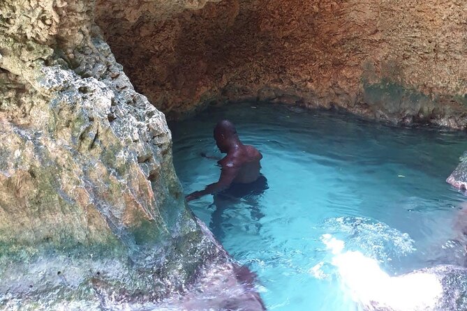 Turtle encounter, Hidden cave and Beach Tour - An In-Depth Look at the Tour Experience