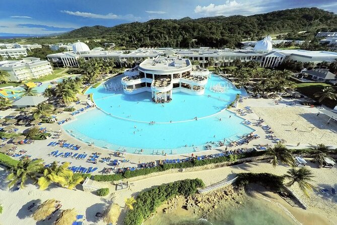 Private Transfer from MBJ Airport to Grand Palladium Hotel - An Honest Look at the Transfer Experience