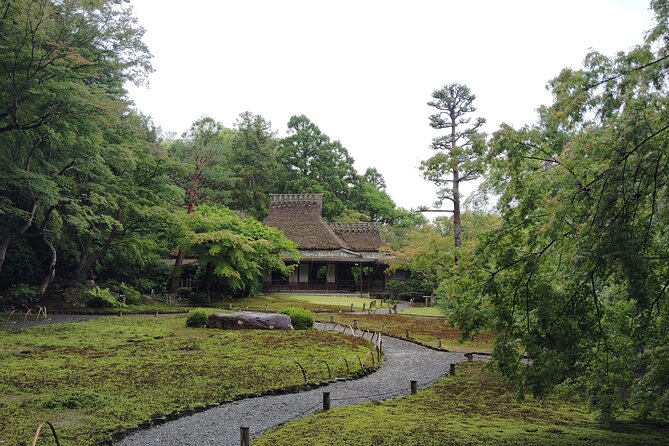 Nara: Yoshikien and Isuien Gardens Tour with Tea Tasting - Key Points