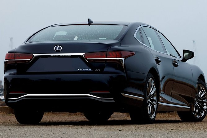 Osaka Airport Transfers : Kansai Airport KIX to Osaka City in Business Car - Quick Overview