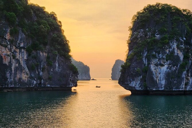 The BEST Lan Ha Bay Sunset Boat Tours from Cat Ba Island - Key Points