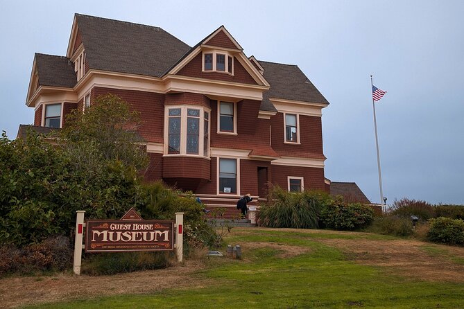 Fort Bragg California Scavenger Hunt Walking Activity and Game - Discovering Fort Bragg with a Smartphone Scavenger Hunt: A Practical Guide