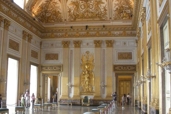 Guided tour of the Royal Palace of Caserta with an art expert - Key Points