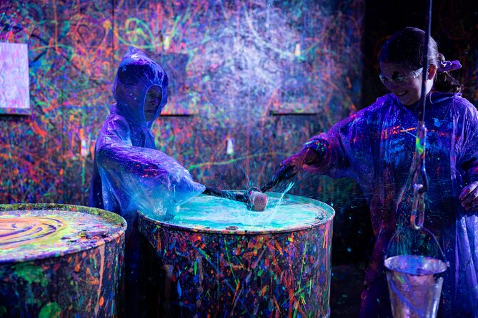 Neon Paint, Backlight-lit, Splatter Room Experience XL - Who Will Love This?