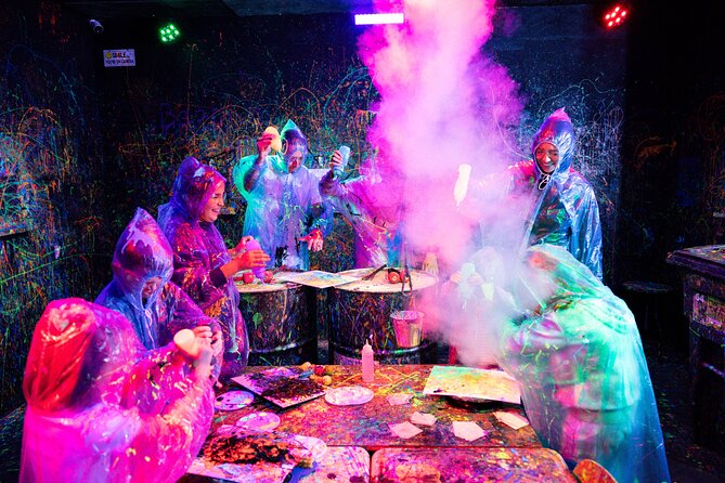 Neon Paint, Backlight-lit, Splatter Room Experience XL - An Overview of the Experience