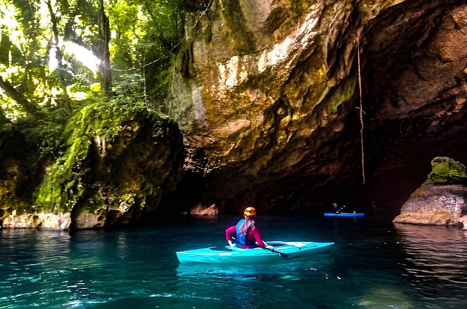 Longest Cave kayaking with Crystal cave swimming combo in Belize - FAQ