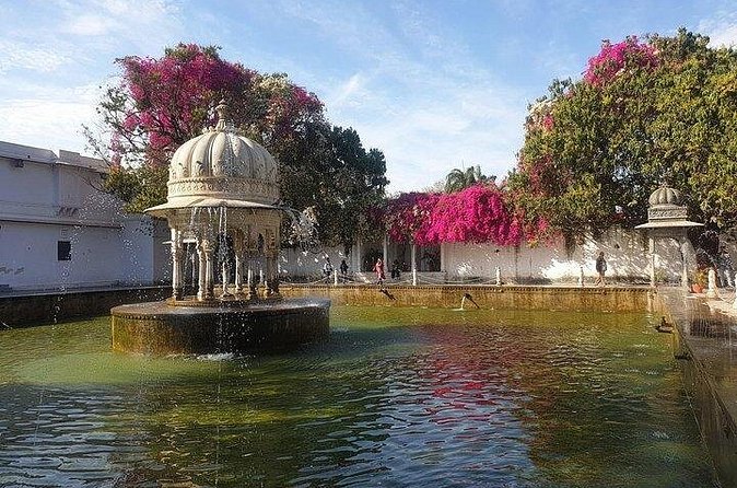 Udaipur: Full Day City Tour with Boat Ride at Lake Pichola - Authentic Insights from Reviewers