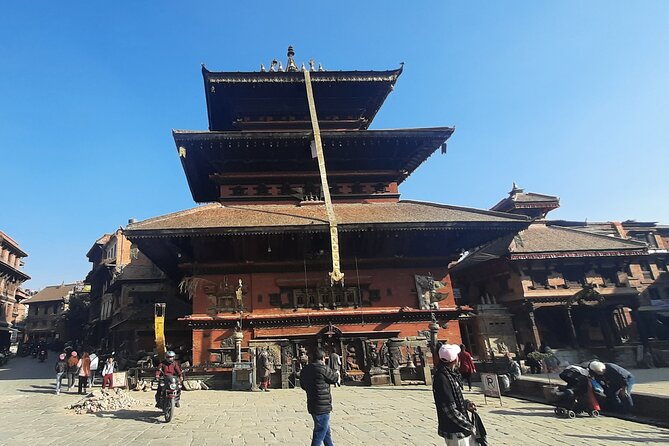 Bhaktapur Durbar Squar & Nagarkot Hill Day Tour from Kathmandu - Discovering Bhaktapur Durbar Square