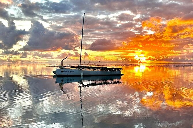 Sunset tour on a unique polynesian sailing outrigger - Key Points
