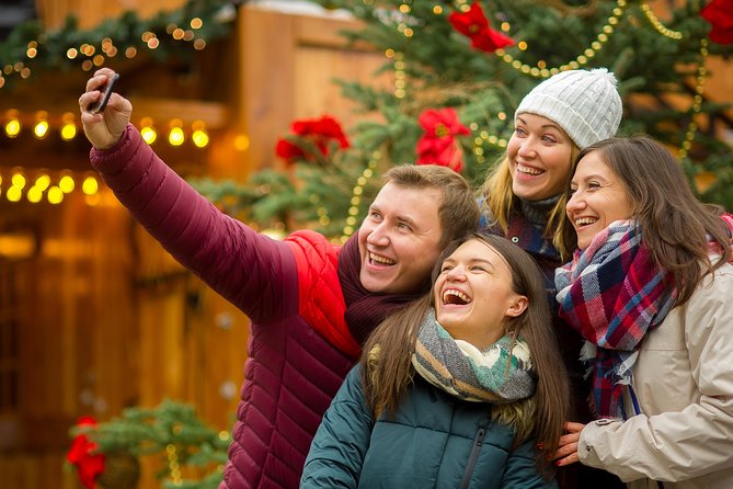 Experience the season with a scavenger hunt in Houston with Holly Jolly Hunt - Experience the season with a scavenger hunt in Houston with Holly Jolly Hunt