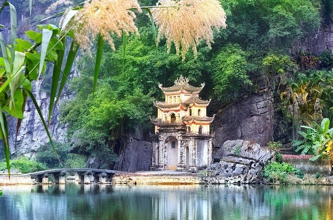 Private Transfer from Hue (HUI) Airport to Da Nang - The Sum Up