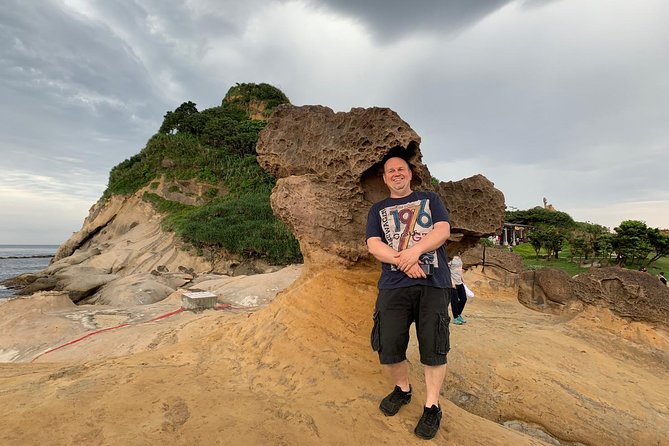 Keelung Shore Excursion: Yehliu Geopark, Jiufen, Houton Cat Village Private Tour - Practical Details and Tips