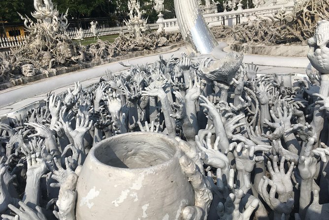 CHIANG MAI-CHIANG RAI: White+Blue Temple+Baan Dam+Golden Triangle - Relaxing at Mae Khachan Hot Springs