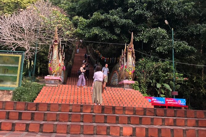 Half Day Morning Wat Pha Lat & Wat Phra That Doi Suthep Tour - Exploring the Temples of Chiang Mai: An Honest Review