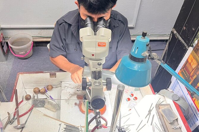 Gems Gallery Chiang Mai with Round Trip Hotel Transfers - Who should consider this tour?