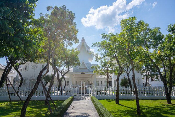 White, Black, Blue Temples & Golden Triangle Tour From Chiang Mai - FAQ