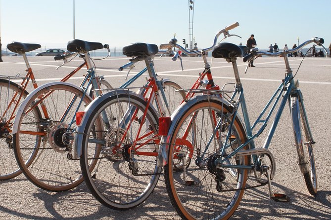 Vintage Bikes Tour - Riding Through Charming Neighborhoods