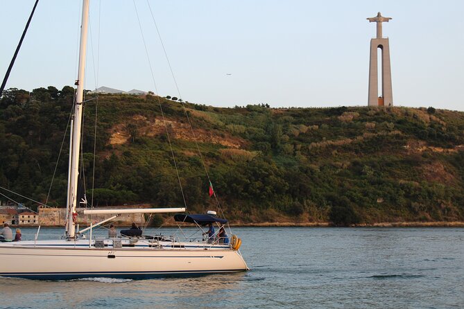 Lisbon boat tour with drinks - Exploring Lisbon from the Water: A Detailed Review of the Boat Tour with Drinks