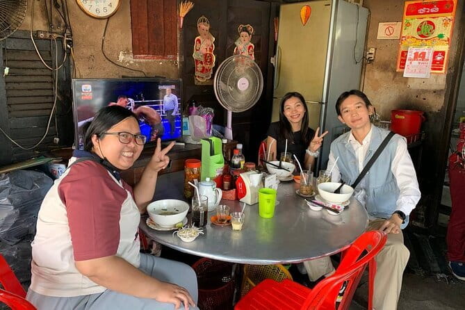 Phnom Penh Morning Breakfast, Market and Art Tour by Tuktuk - Challenges and Considerations