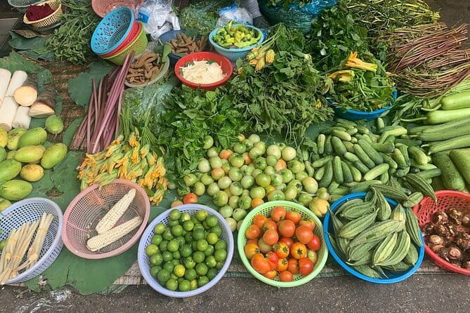 Phnom Penh Morning Breakfast, Market and Art Tour by Tuktuk - What Makes This Tour Stand Out?