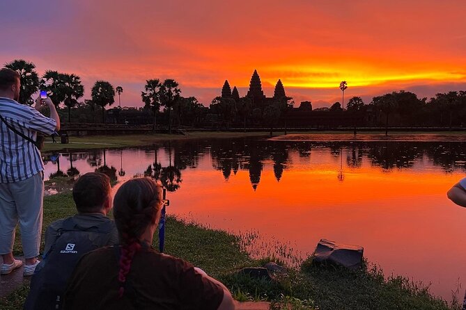 Private Angkor Wat Sunrise Tour with Lunch Included - Key Points