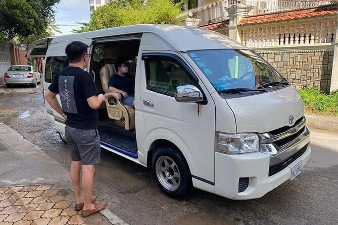 Private Taxi Transfer Siem Reap - Bangkok Car - Minivan - The Border Crossing Experience