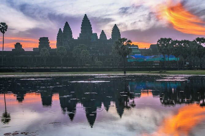 Private Sunrise Angkor Wat Tour with pickup from your hotel - The Faces of Bayon Temple